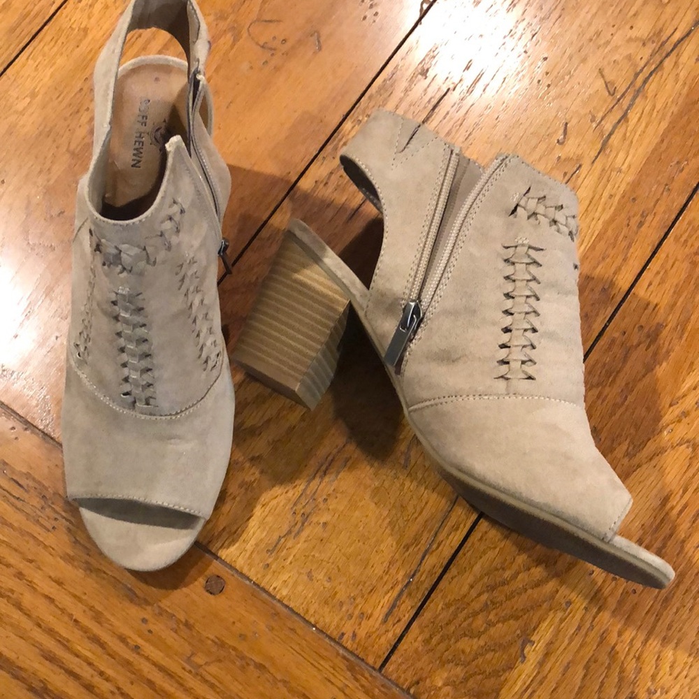 Suede zip sandals